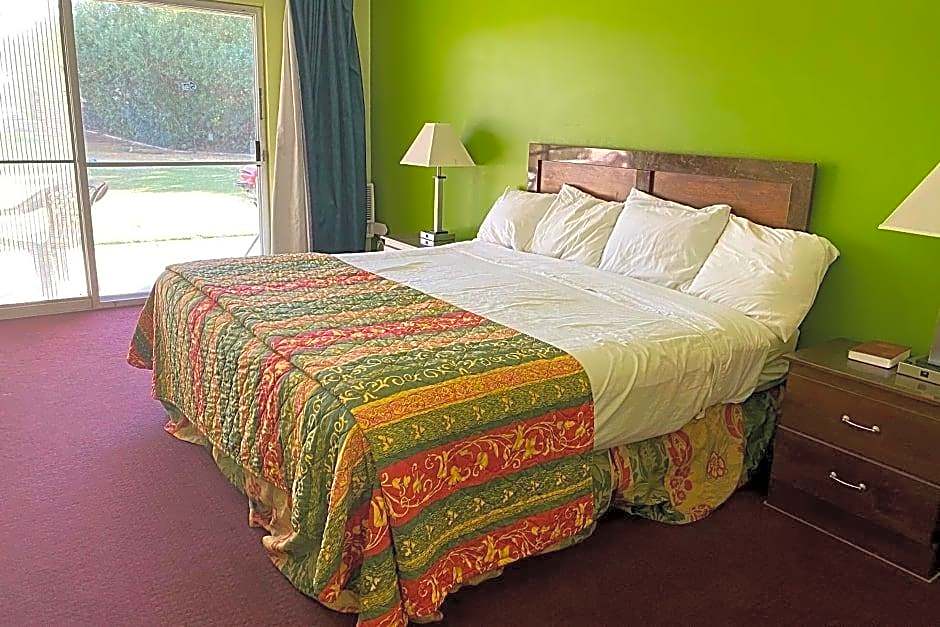 Desert Grove Inn and Suites