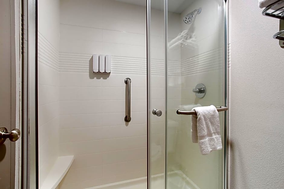 Orangewood Inn & Suites Kansas City Airport