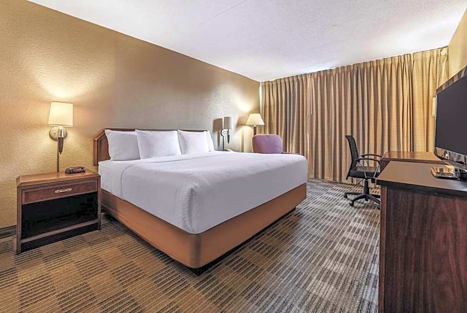 Ramada by Wyndham Fairfield NJ