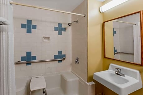 Americas Best Value Inn - Wichita West / Airport - Alojamientos en WICHITA