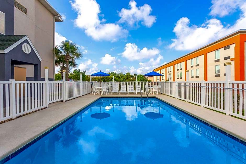 Microtel Inn & Suites By Wyndham Panama City