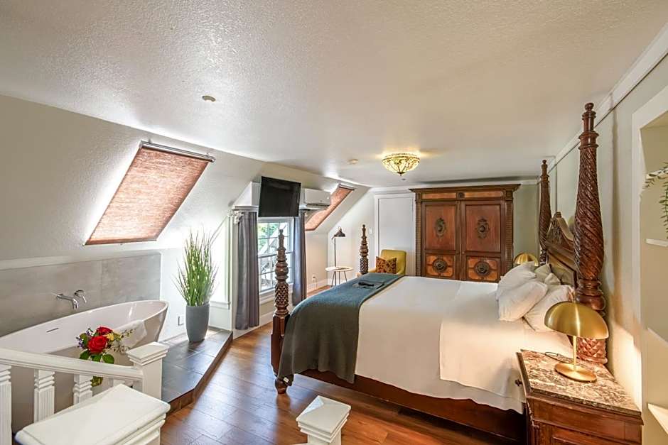 Cedar Gables Inn