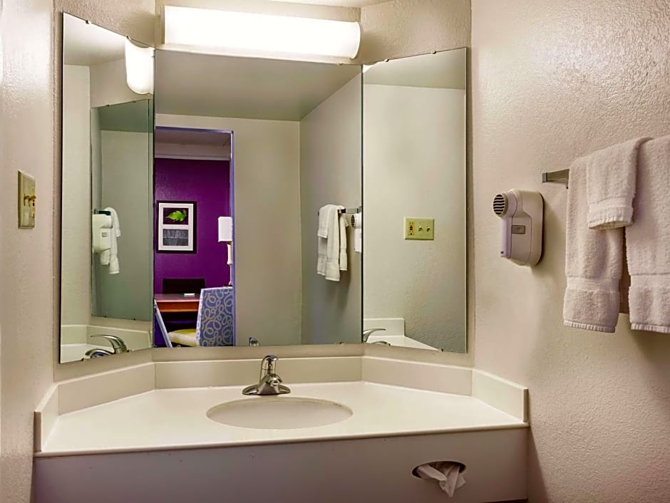 Travelodge by Wyndham Houston Cy-Fair
