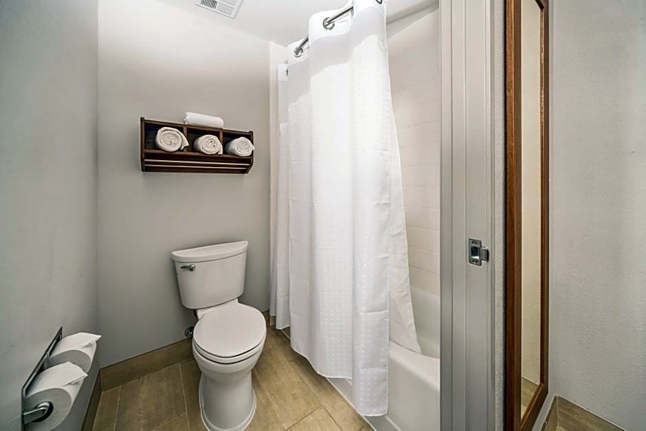 Holiday Inn Express Chicago Northwest-Vernon Hills