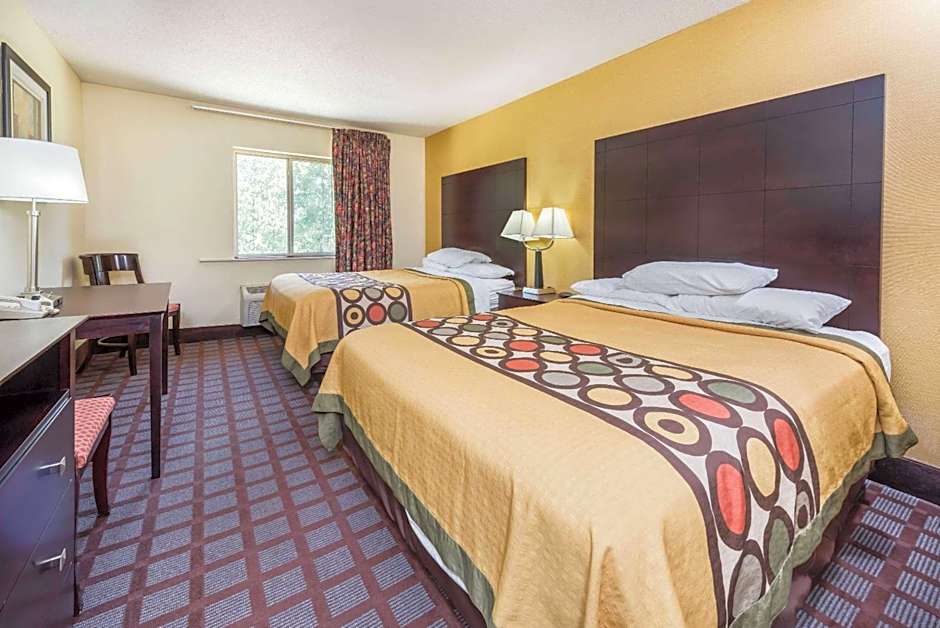 Super 8 by Wyndham Bloomington University Area