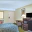 Days Inn & Suites by Wyndham Columbia Airport