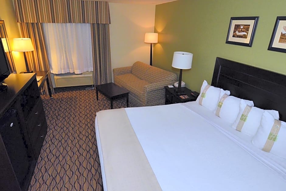 Holiday Inn Edison at Midtown