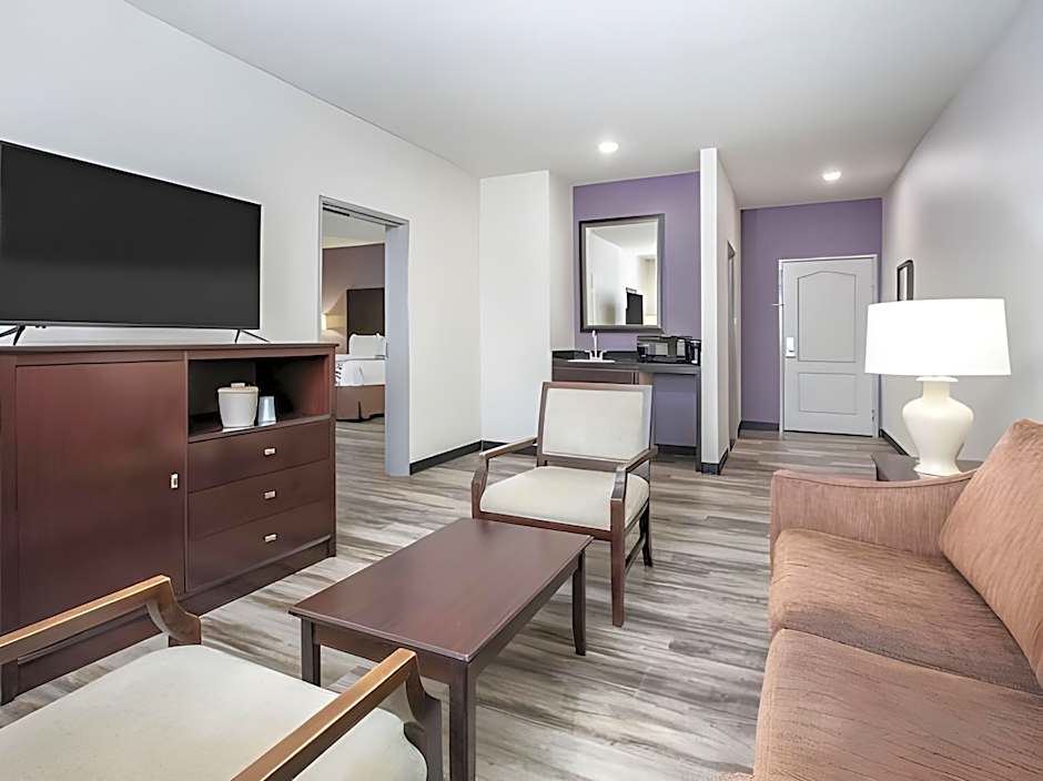 La Quinta Inn & Suites by Wyndham DFW Airport West - Euless
