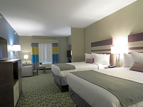 Queen Room with Two Queen Beds and Bath Tub - Disability Access