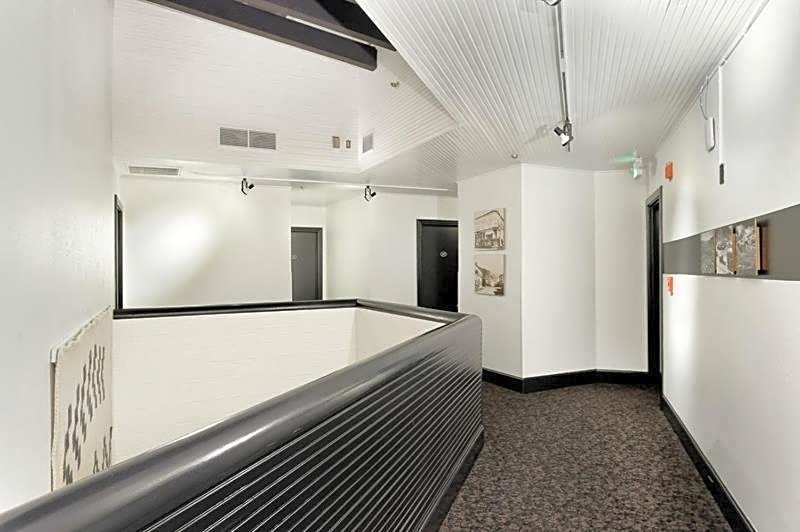 Independence Square 308, Top Floor Hotel Room with Ideal Downtown Location