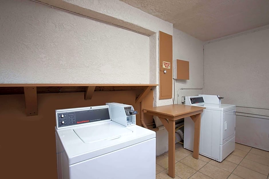 Express Inn & Suites