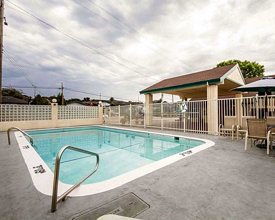 Scottish Fairway Inn