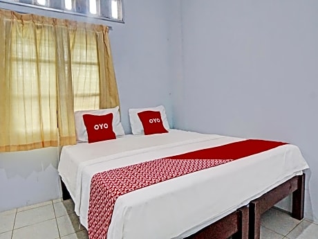 OYO 92429 Vania Guest House