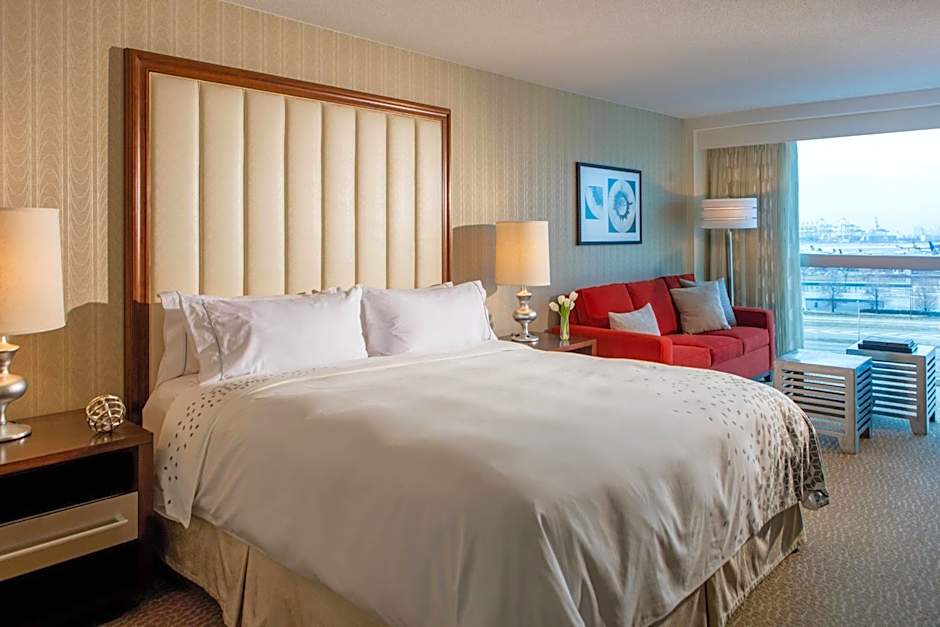 Renaissance by Marriott Newark Airport Hotel