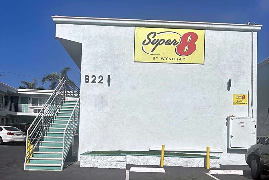 Super 8 by Wyndham Oceanside Downtown
