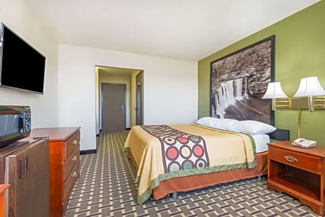 Queen Room - Mobility Access/Non-Smoking