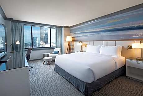Deluxe King Room with City View