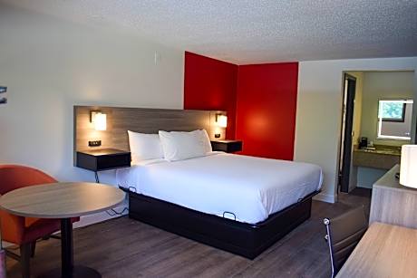 1 King Bed Non Smoking