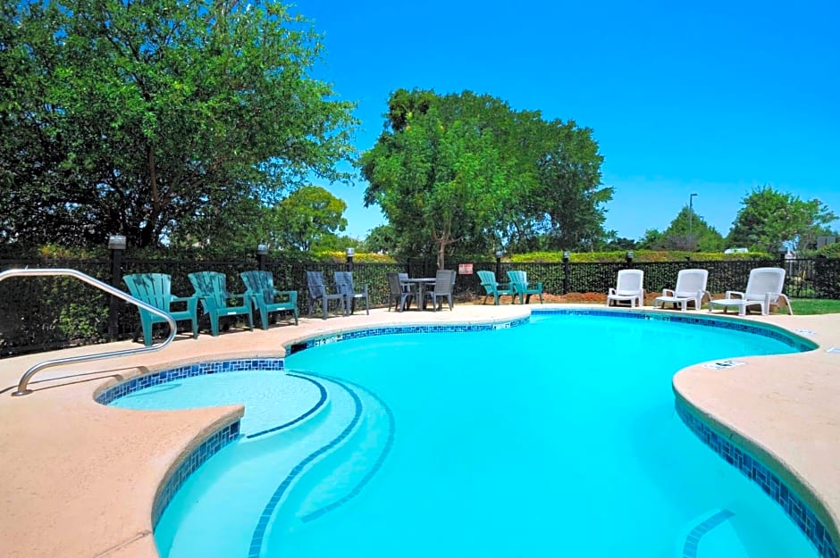 Microtel Inn & Suites By Wyndham Arlington/Dallas Area