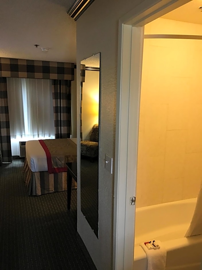 Ramada by Wyndham Ontario
