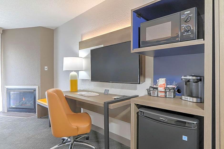 Comfort Inn & Suites At Dollywood Lane