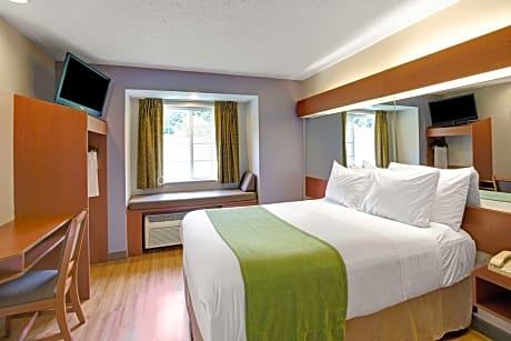1 Queen Bed Mobility Accessible Room Non-Smoking