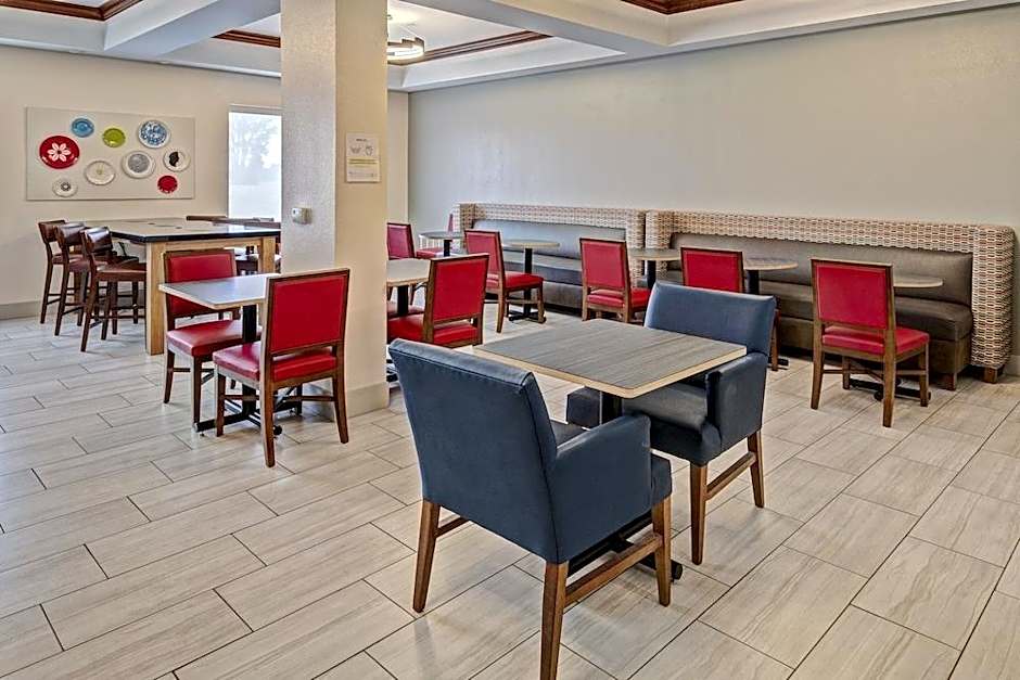 Holiday Inn Express Hotel & Suites Clarksville