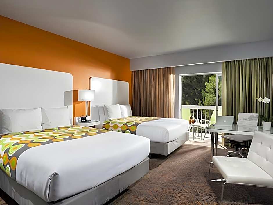 Sportsmen's Lodge Hotel