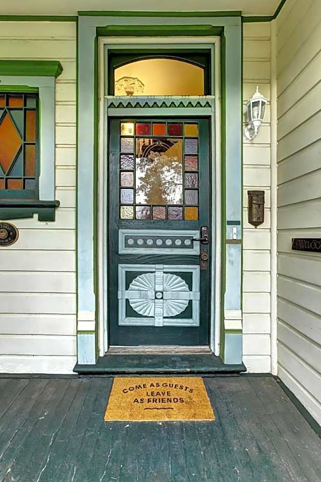 Golden Dreams Inn