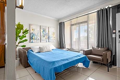 Junior Suite King with Kitchenette and Sofa Bed