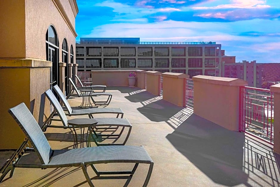 Hampton Inn By Hilton & Suites Kansas City-Country Club Plaza