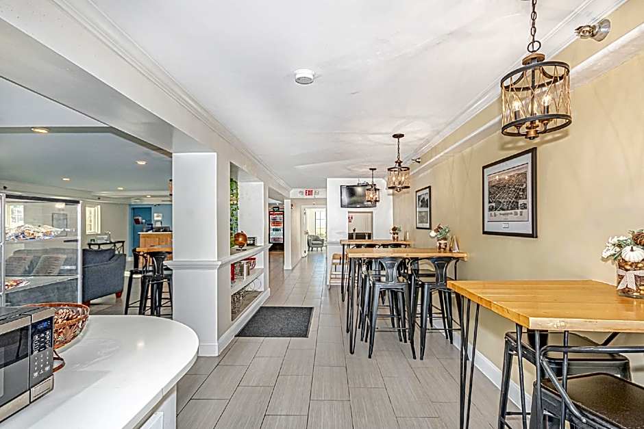 Casa Bella Inn & Suites