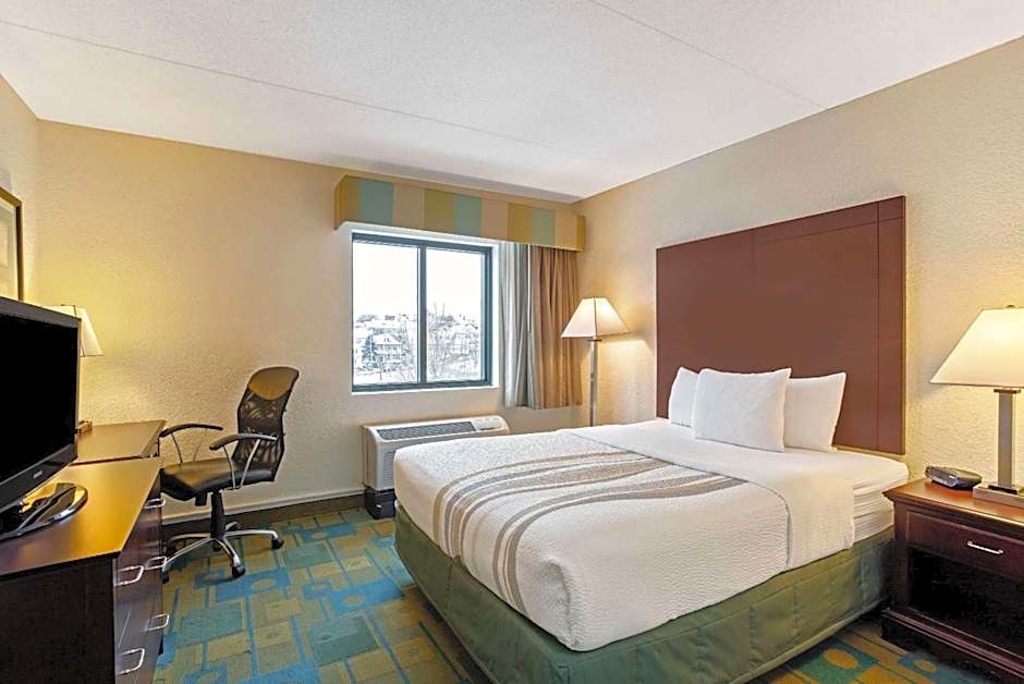 La Quinta Inn & Suites by Wyndham Boston Somerville
