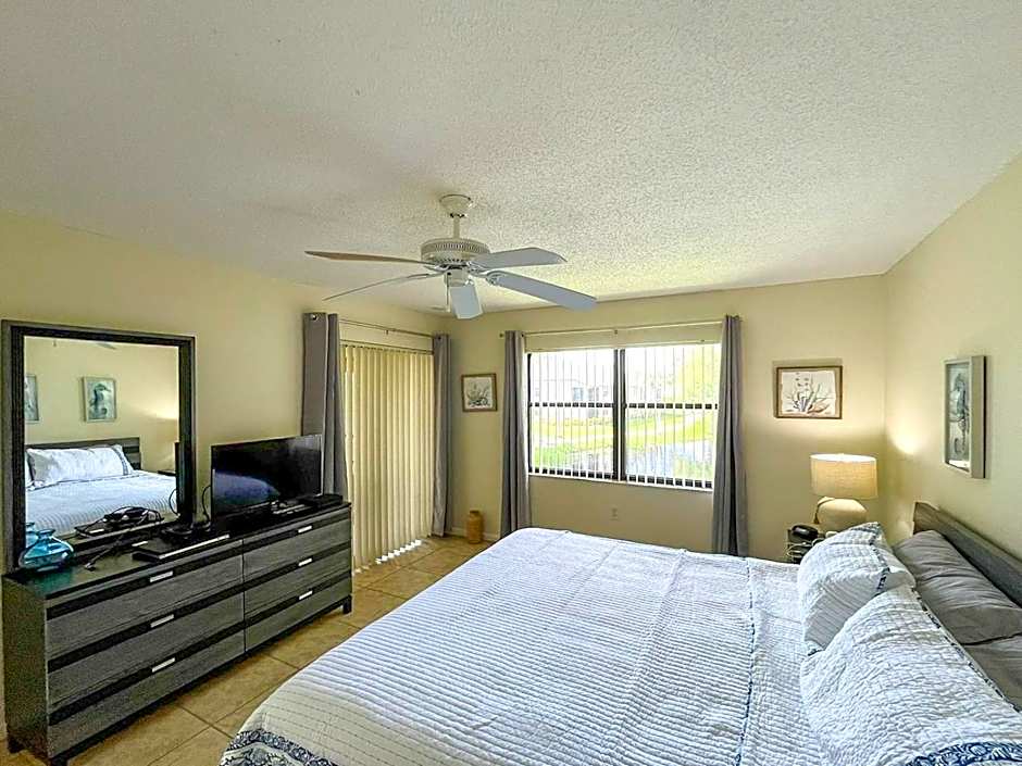 Spacious Shorewalk 2B-2B Condo near Anna Maria Island, Beaches & IMG Academy