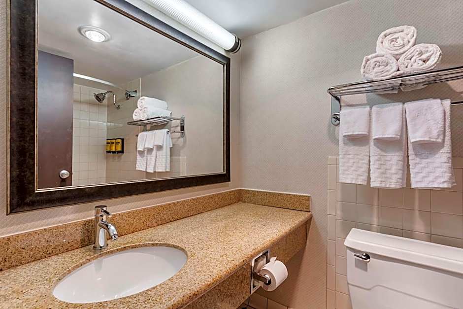 Best Western Plus Kingston Hotel And Conference Center