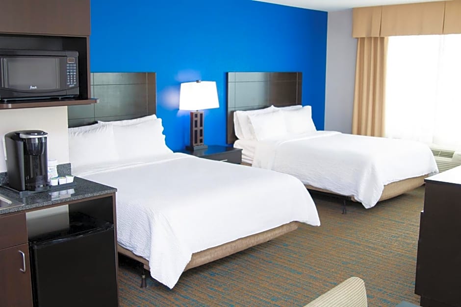 Holiday Inn Express & Suites BAKERSFIELD AIRPORT