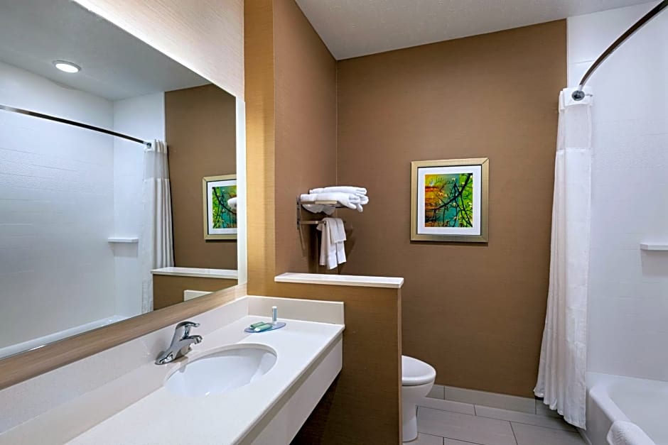 Fairfield Inn & Suites by Marriott Lincoln Airport