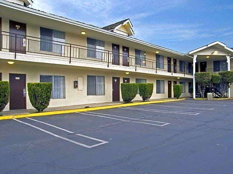 HOTEL SALINA