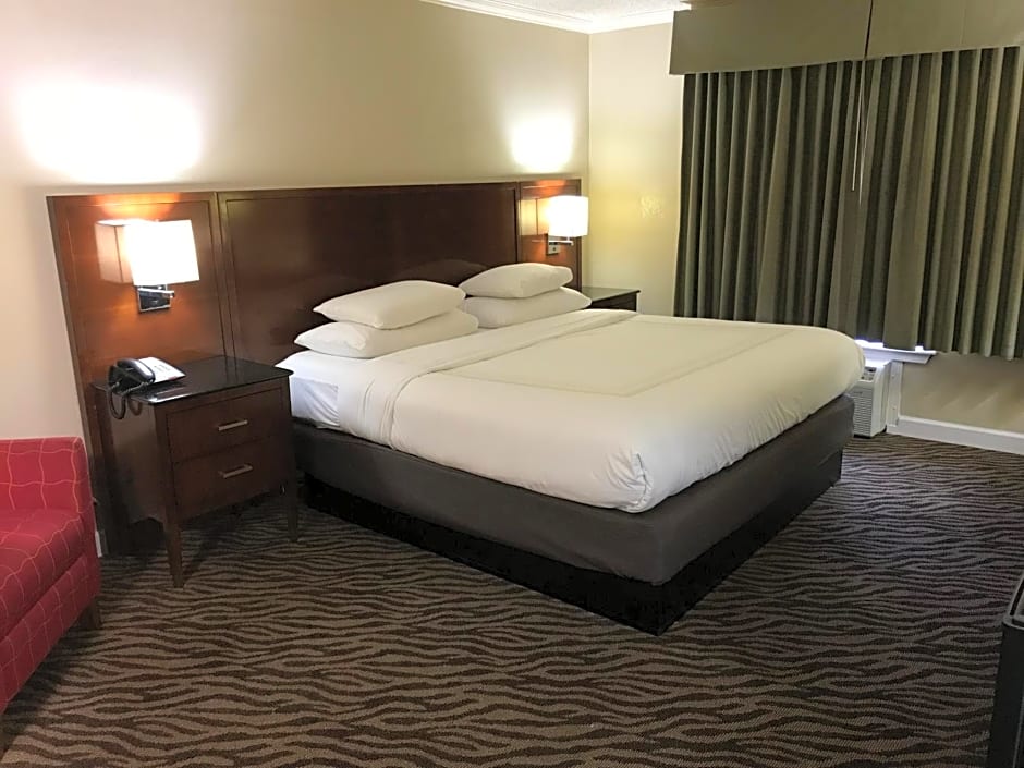 Hometown Inn & Suites