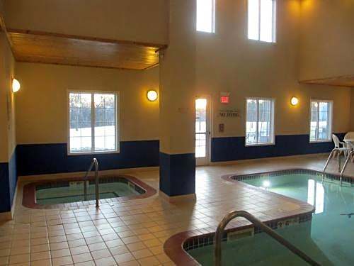 River Hills Hotel- Mankato