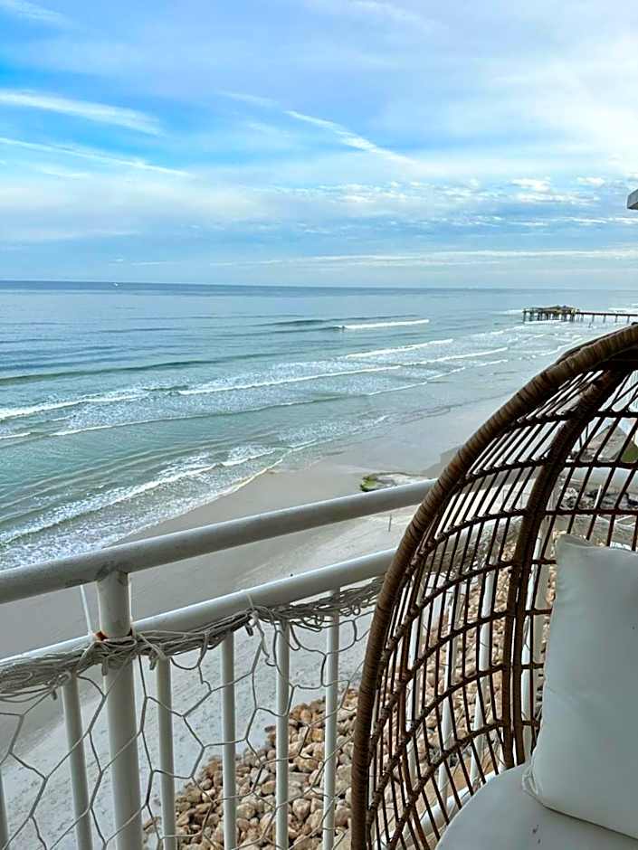 Beach Oasis 704 Lovely Daytona ocean front for 5 sleeps up to 12