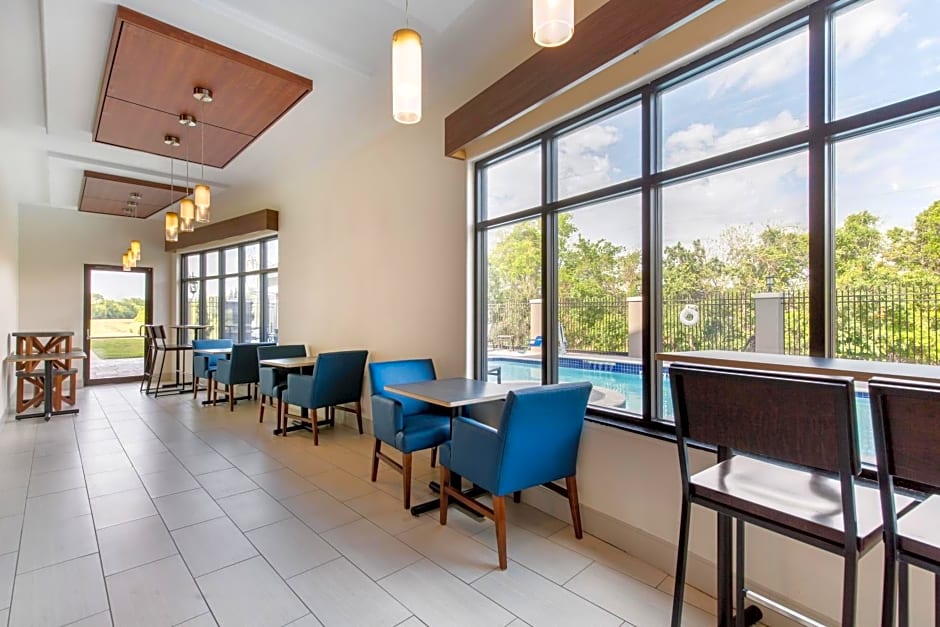 Holiday Inn Express Houston-Alvin