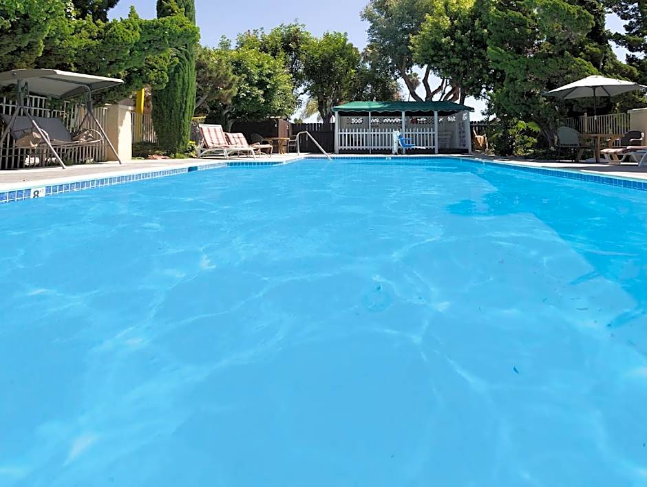 Costa Mesa Inn - Newport Beach Area