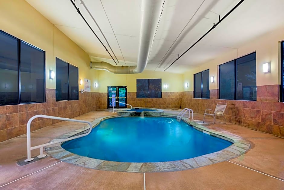 La Quinta Inn by Wyndham West Long Branch/NJ Shore Area