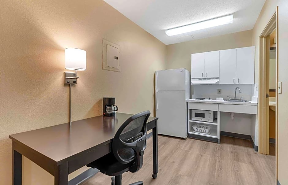 Extended Stay America Select Suites - St. Louis - Westport - East Lackland Rd.