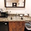 Price Pointe Inn