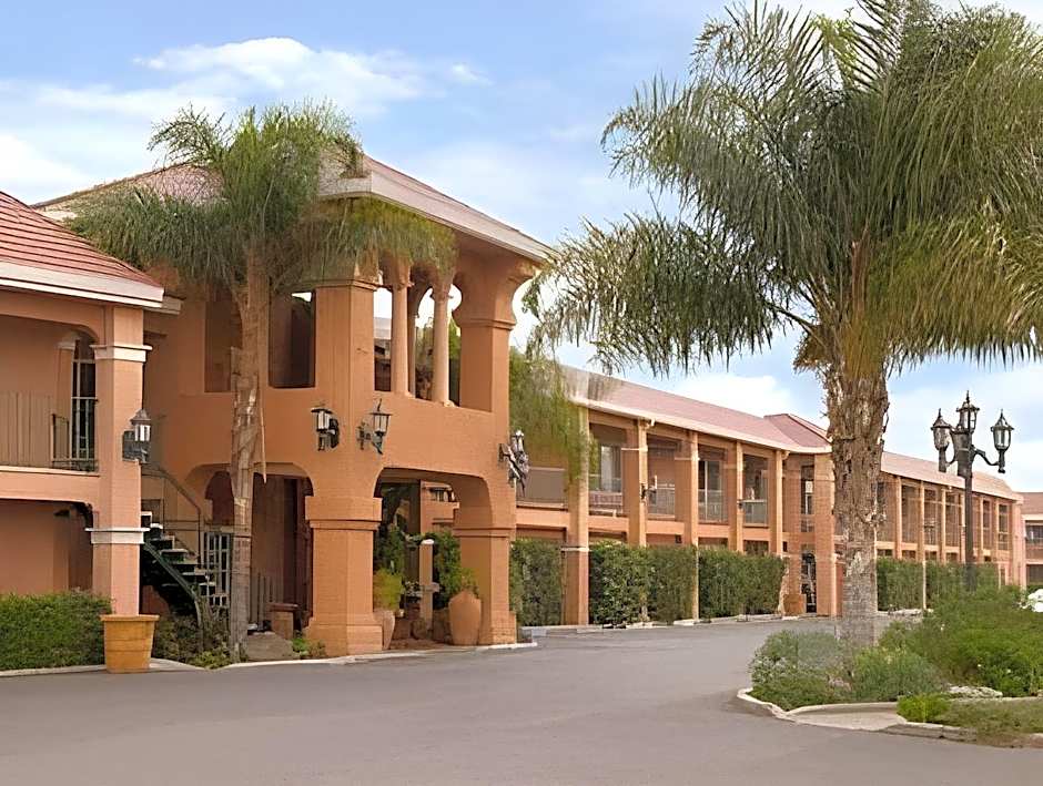 Merced Inn & Suites