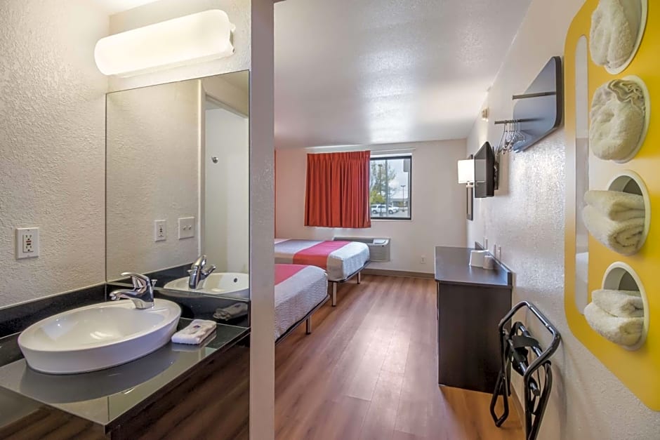 Motel 6-Fargo, ND - West Acres - North Fargo