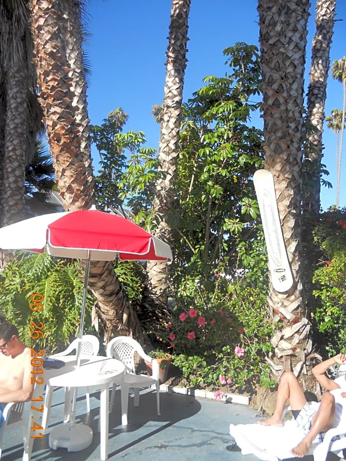 Tradewinds Airport Hotel