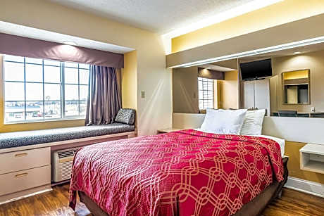 Queen Room - Accessible/Nonsmoking